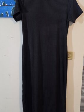 Black Ribbed Short-Sleeve Maxi Dress